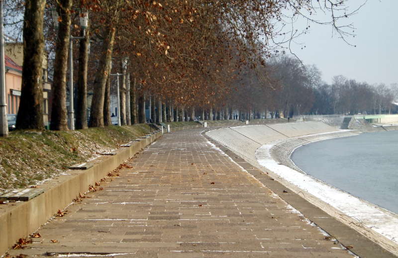 Slavonski Brod - �etali�te kraj Save